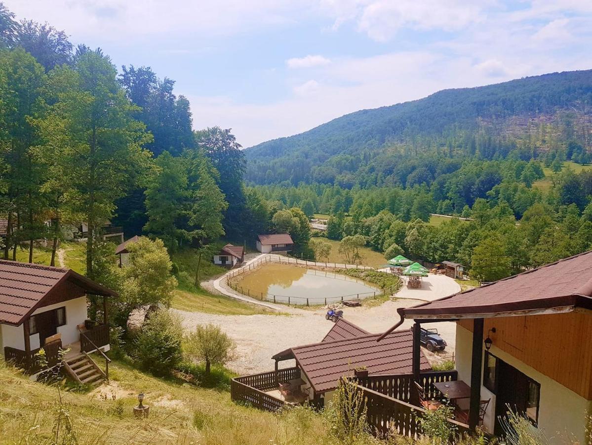 Satu Muscelean Hotel Albestii de Muscel Eksteriør billede